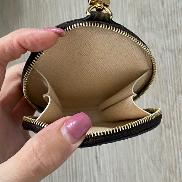 Authentic Louis Vuitton monogram coin purse - Picture 5 of 7